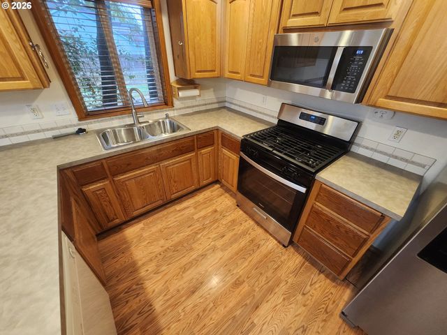 8330 Ne 16TH St, Vancouver, WA 98664
