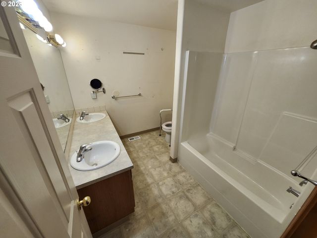 8330 Ne 16TH St, Vancouver, WA 98664
