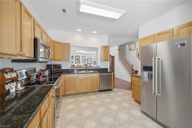 813 Brittlebank DR, Virginia Beach, VA 23462