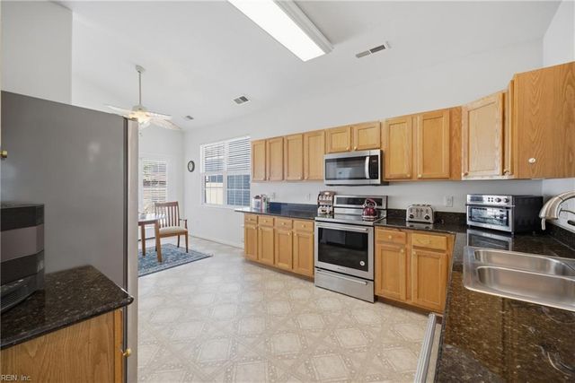 813 Brittlebank DR, Virginia Beach, VA 23462