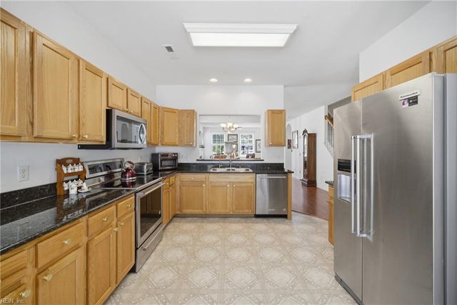 813 Brittlebank DR, Virginia Beach, VA 23462