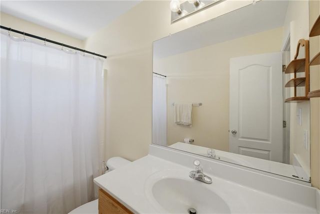 813 Brittlebank DR, Virginia Beach, VA 23462