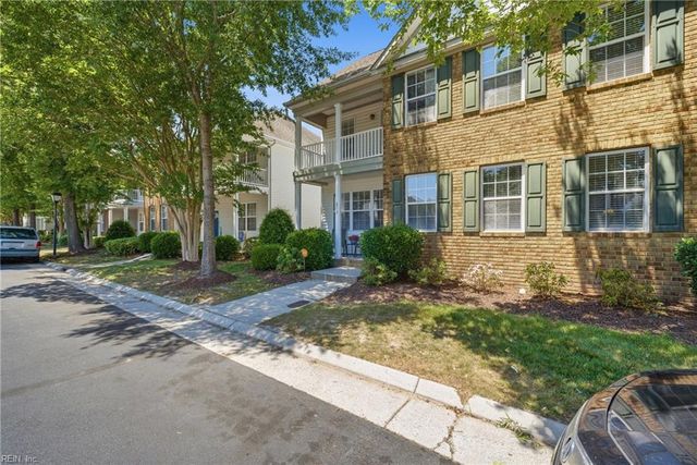 813 Brittlebank DR, Virginia Beach, VA 23462