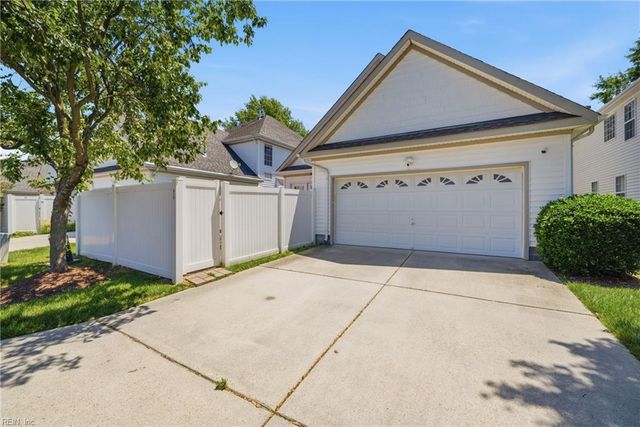 813 Brittlebank DR, Virginia Beach, VA 23462
