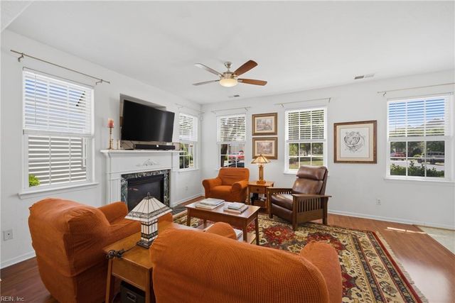 813 Brittlebank DR, Virginia Beach, VA 23462