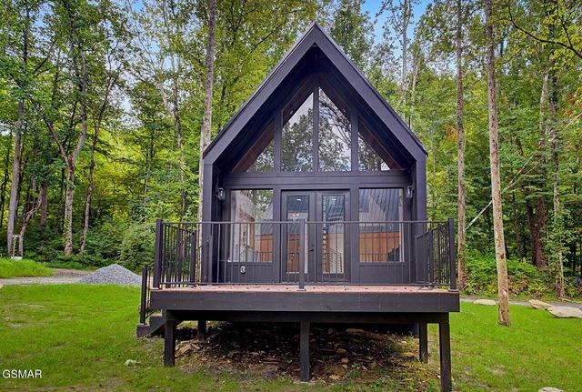 210 Braydens Way, Gatlinburg, TN 37738