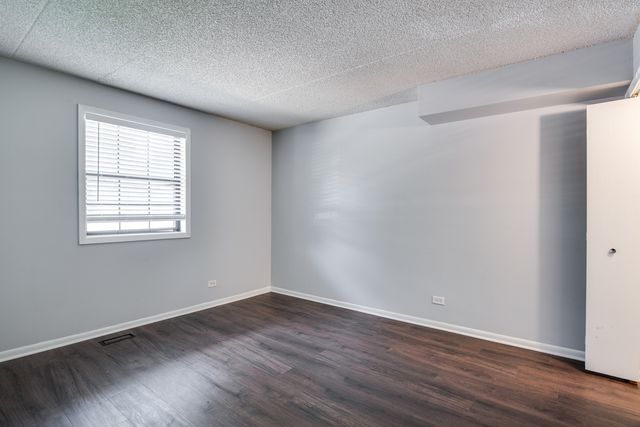 1486 W Jefferson Avenue D, Naperville, IL 60540