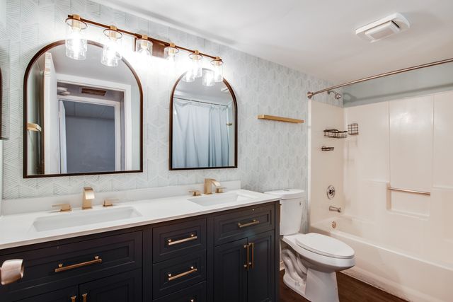 1486 W Jefferson Avenue D, Naperville, IL 60540