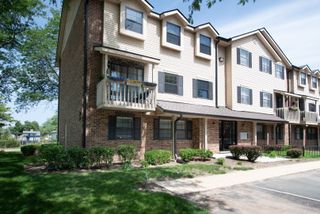 1486 W Jefferson Avenue D, Naperville, IL 60540