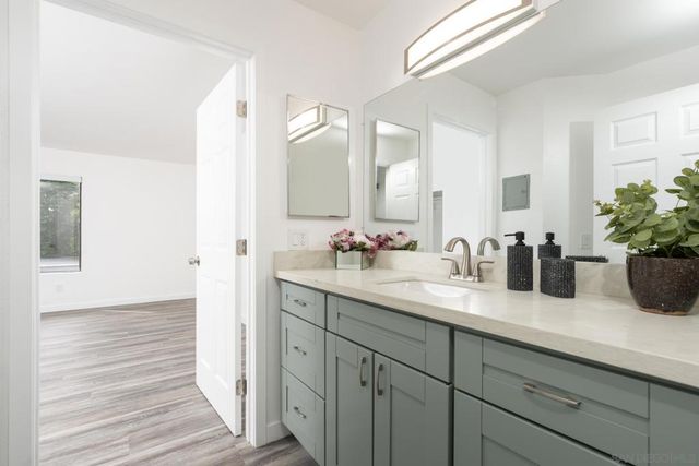 1040 E Washington Ave 30, Escondido, CA 92025