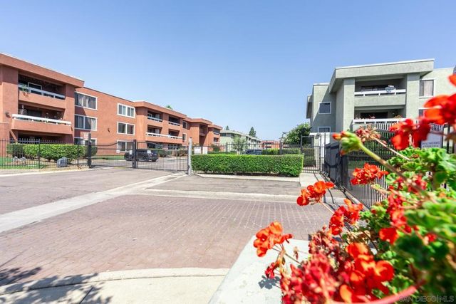 1040 E Washington Ave 30, Escondido, CA 92025