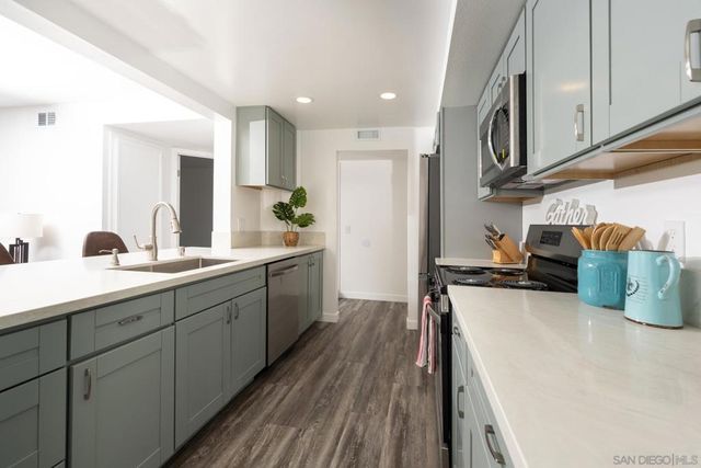 1040 E Washington Ave 30, Escondido, CA 92025
