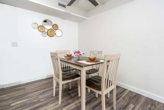 1040 E Washington Ave 30, Escondido, CA 92025