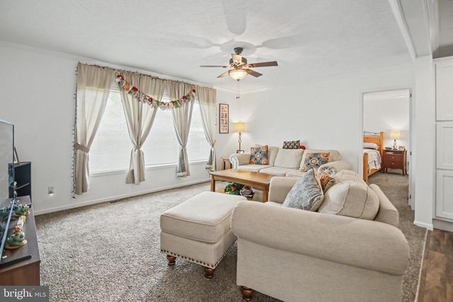 605 WILLOW DR, Green Lane, PA 18054