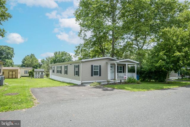605 WILLOW DR, Green Lane, PA 18054