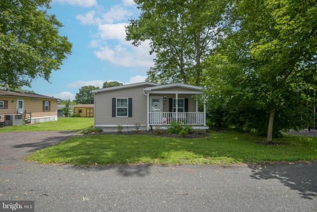 605 WILLOW DR, Green Lane, PA 18054
