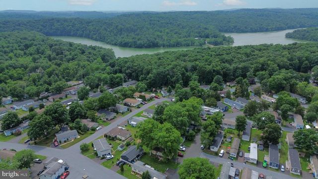 605 WILLOW DR, Green Lane, PA 18054