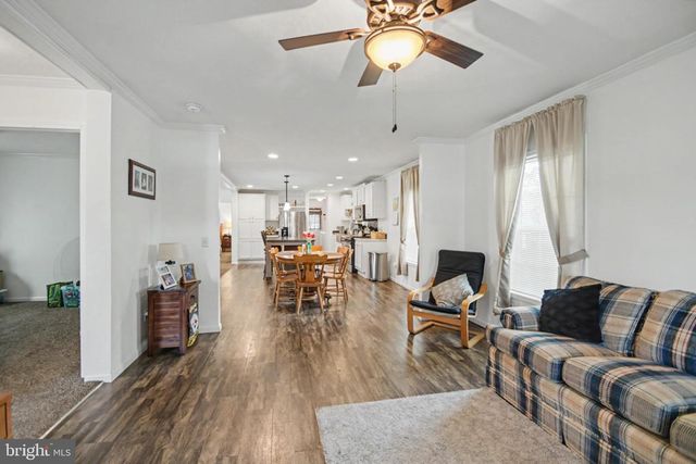 605 WILLOW DR, Green Lane, PA 18054