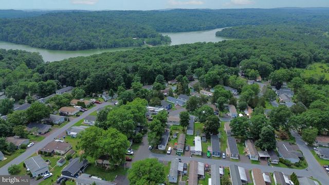 605 WILLOW DR, Green Lane, PA 18054
