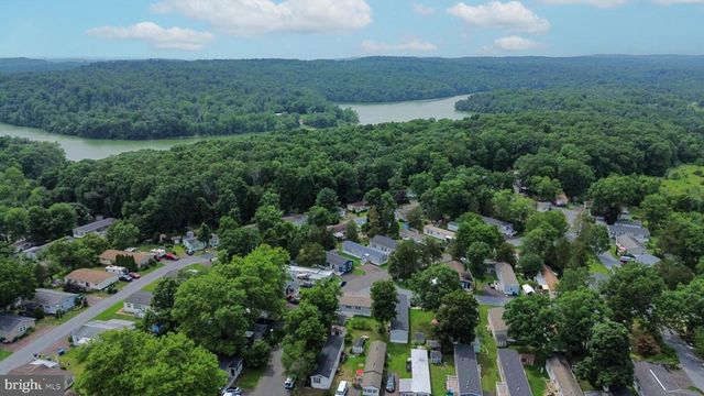 605 WILLOW DR, Green Lane, PA 18054