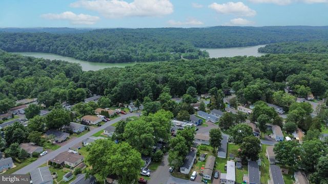 605 WILLOW DR, Green Lane, PA 18054