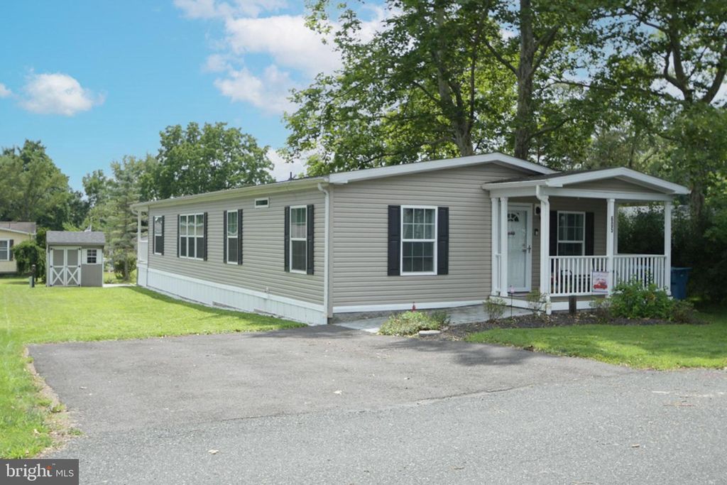 605 WILLOW DR, Green Lane, PA 18054