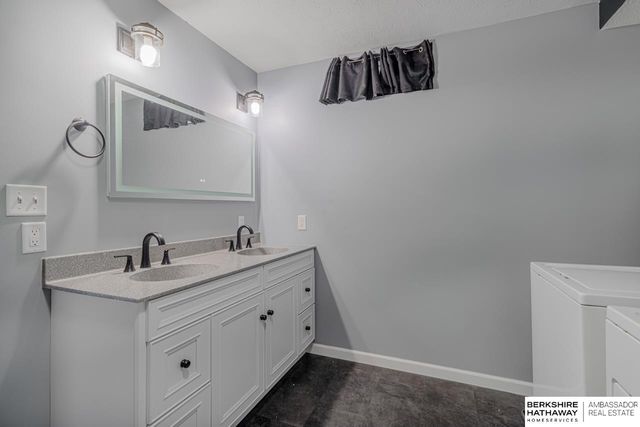 4021 N 11 Street, Lincoln, NE 68521