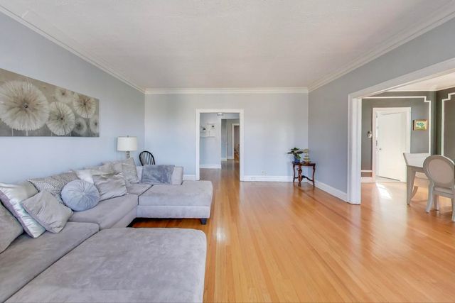 6859 S Paxton Avenue 3, Chicago, IL 60649