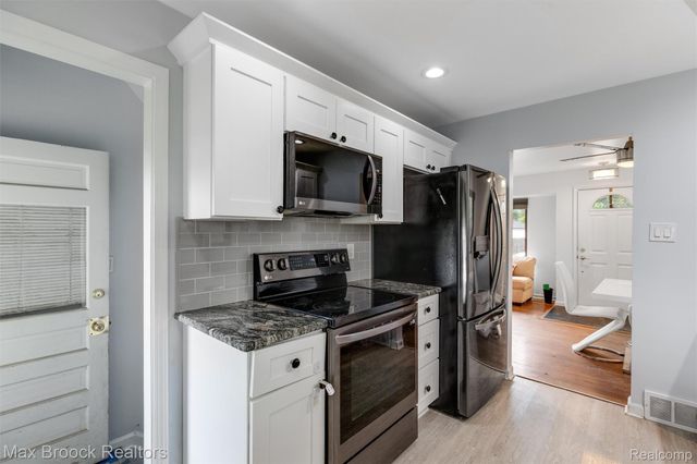 1136 N Selfridge Boulevard, Clawson, MI 48017