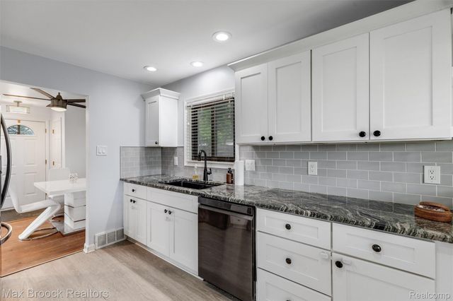 1136 N Selfridge Boulevard, Clawson, MI 48017