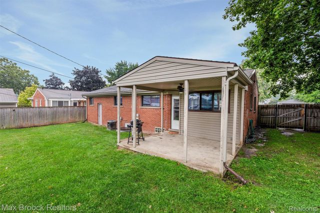 1136 N Selfridge Boulevard, Clawson, MI 48017