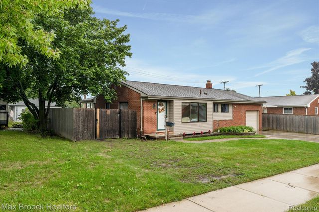 1136 N Selfridge Boulevard, Clawson, MI 48017