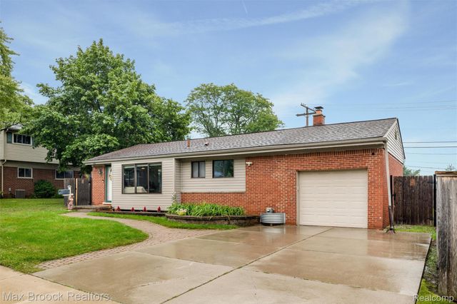 1136 N Selfridge Boulevard, Clawson, MI 48017