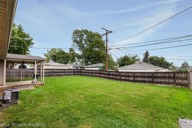 1136 N Selfridge Boulevard, Clawson, MI 48017