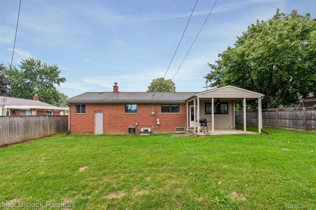 1136 N Selfridge Boulevard, Clawson, MI 48017