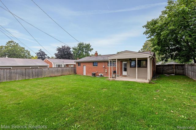 1136 N Selfridge Boulevard, Clawson, MI 48017