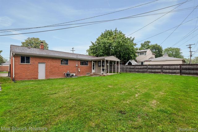 1136 N Selfridge Boulevard, Clawson, MI 48017