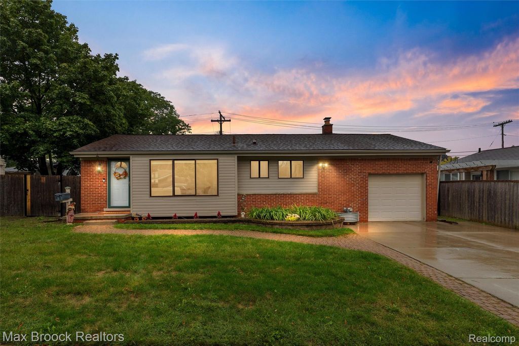 1136 N Selfridge Boulevard, Clawson, MI 48017
