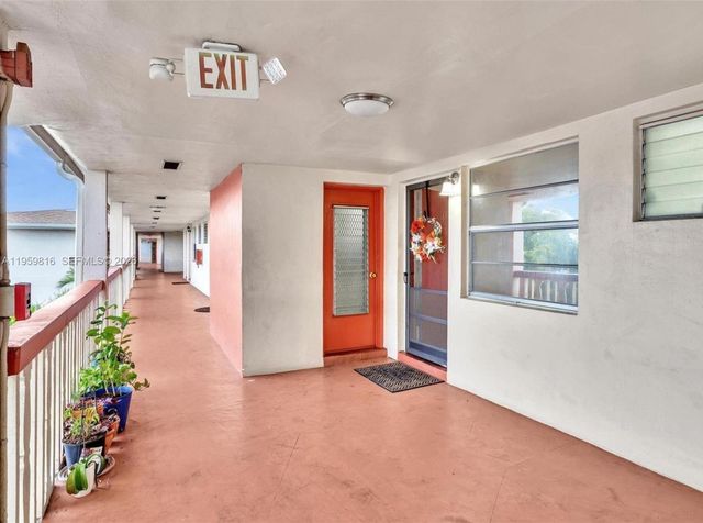 4731 NW 10th Ct 316, Plantation, FL 33313