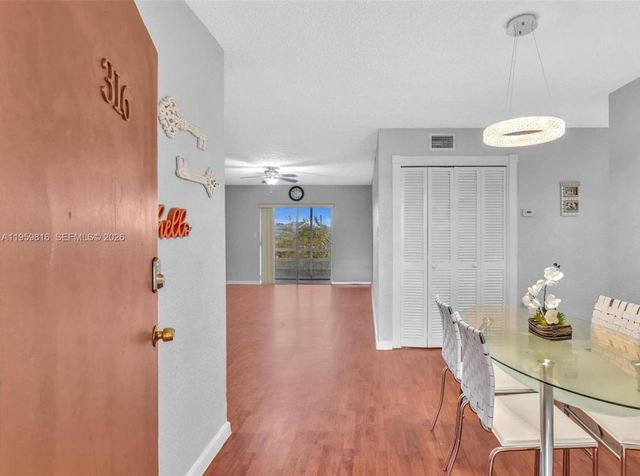 4731 NW 10th Ct 316, Plantation, FL 33313