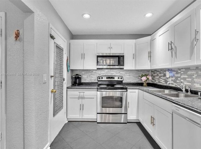 4731 NW 10th Ct 316, Plantation, FL 33313