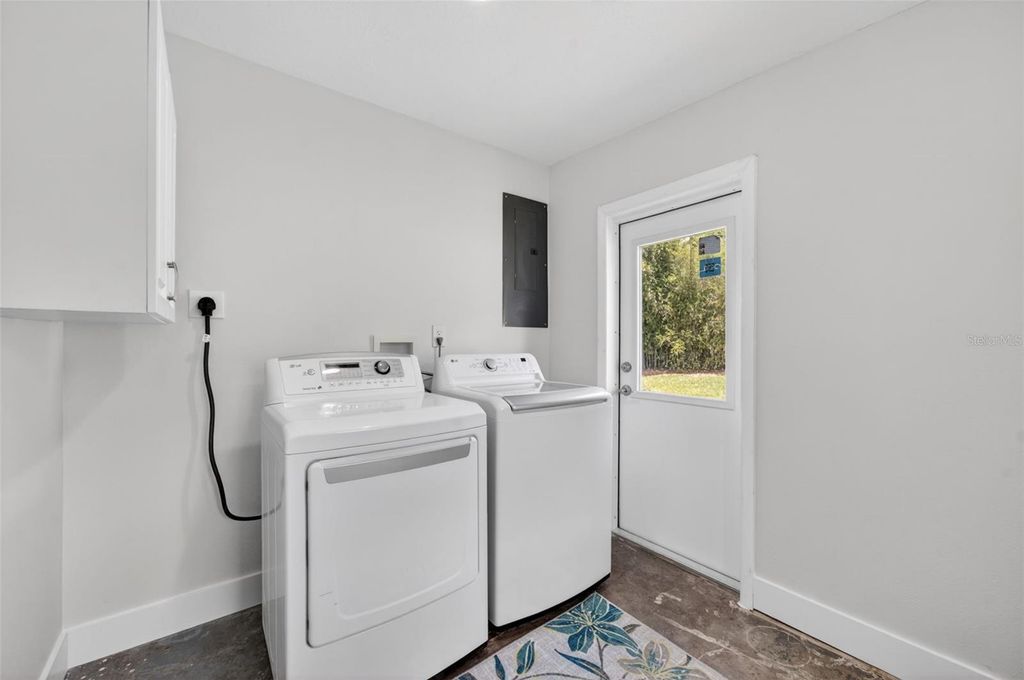 Image 11 of property listing at 2974 CHANTILLY AVENUE, Winter Park, FL 32789