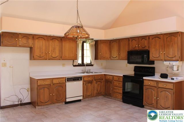 160 White Oak Drive, Penn Forest Twp, PA 18229