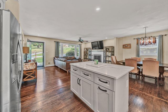 5743 Pine Acres LN, Roanoke, VA 24018