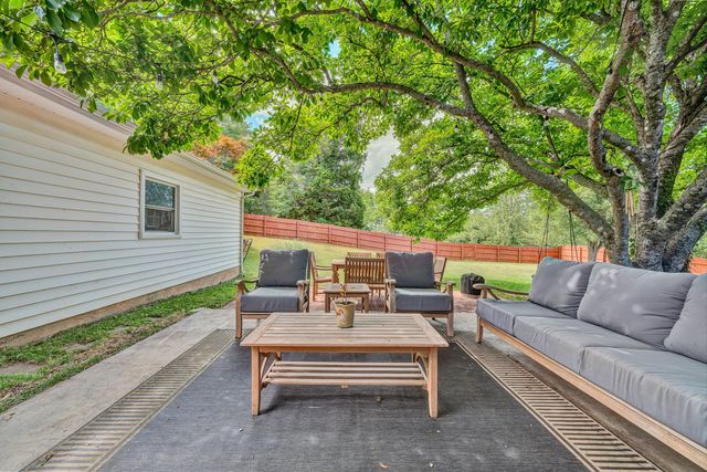 5743 Pine Acres LN, Roanoke, VA 24018