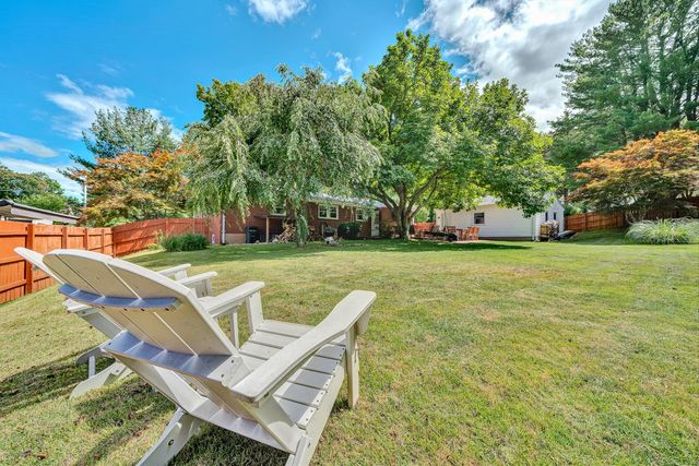 5743 Pine Acres LN, Roanoke, VA 24018