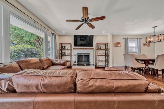 5743 Pine Acres LN, Roanoke, VA 24018