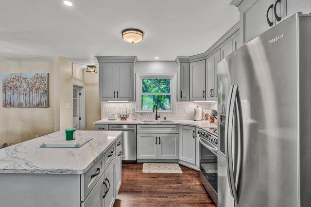 5743 Pine Acres LN, Roanoke, VA 24018