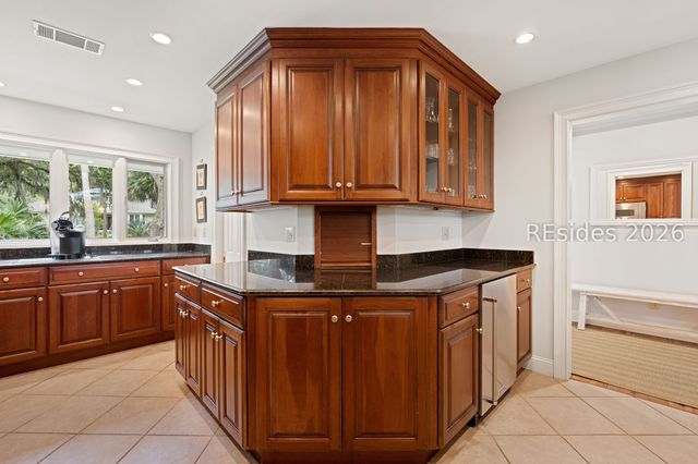 15 Promontory Ct, Hilton Head Island, SC 29928