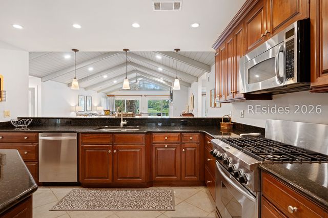 15 Promontory Ct, Hilton Head Island, SC 29928
